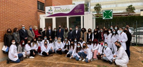 El IES Ramón y Cajal estrena la primera ‘farmacia simulada’ de un centro público en toda España
